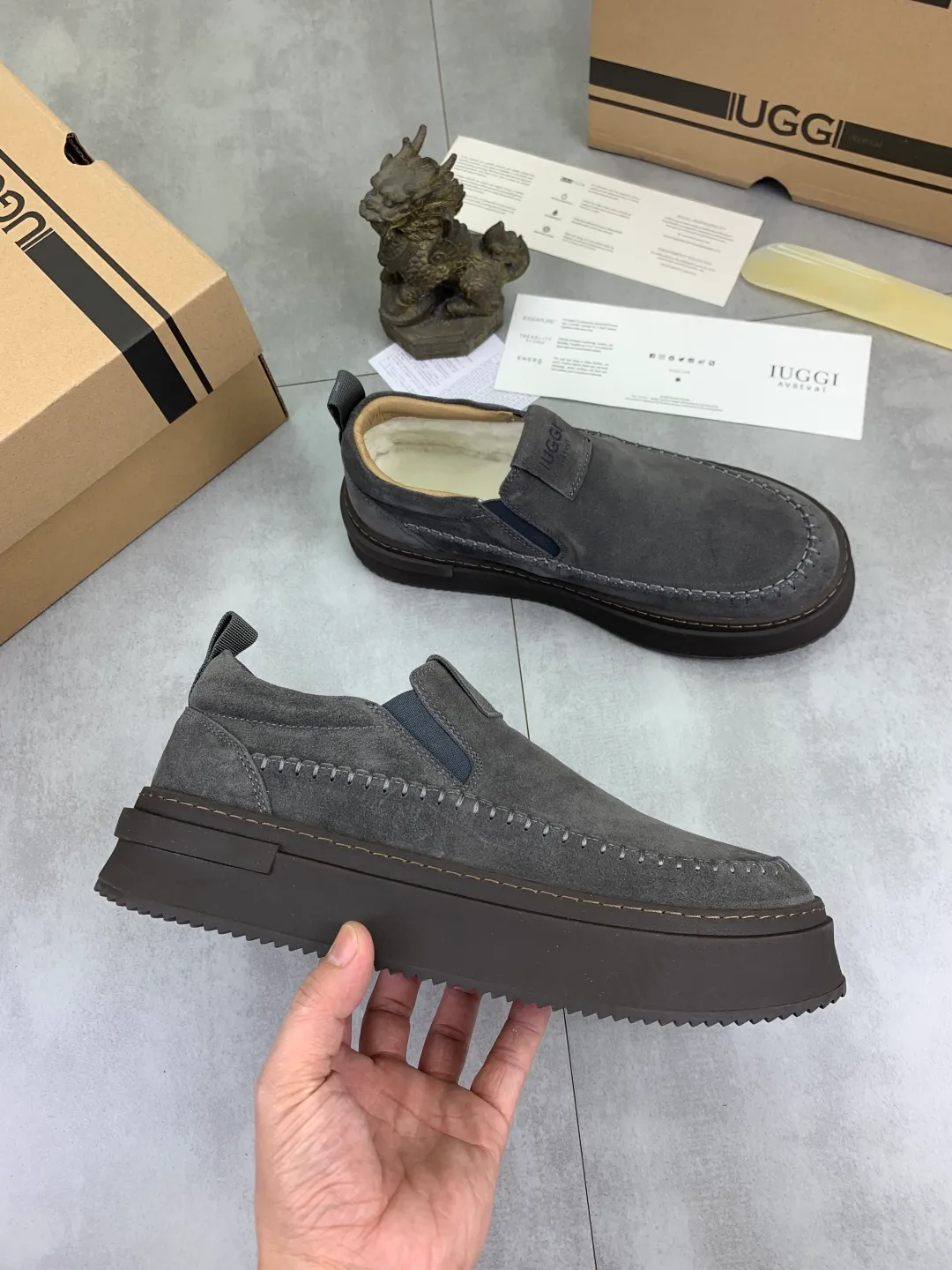 Men's men's shoes 💰P580 New arrival 🆕🆕🆕 IUGGI men's shoes slip-on loafers British style fashionable retro casual sneakers Convenient, comfortable, casual, versatile style Wool lining is comfortable and warm Rubber outsole Non-slip and firm Size: 39-44 Three colors 8731-8